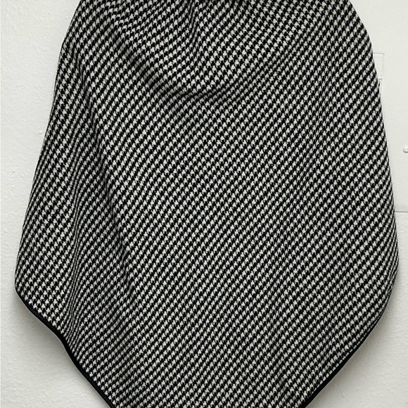 David & Young Black and White Houndstooth Cape - Picture 4 of 4